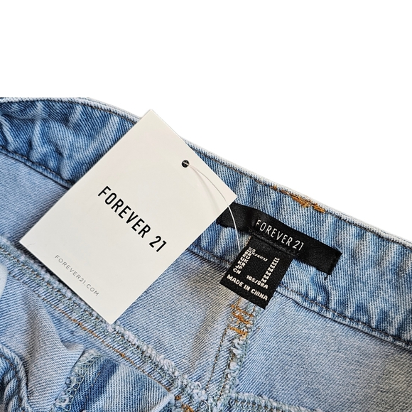 Forever21 F21 Raw Bottom Straight Leg Light Wash Mid Rise Jeans NWT Size M - Picture 3 of 4